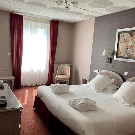 Grand De Courtoisville - Piscine & Spa, The Originals Relais 생말로