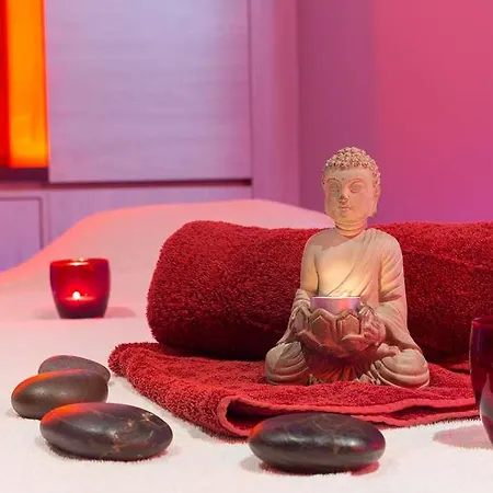 Hotell Grand De Courtoisville - Piscine & Spa, The Originals Relais 4*