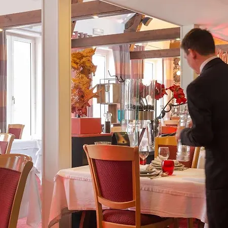 Grand De Courtoisville - Piscine & Spa, The Originals Relais 4*
