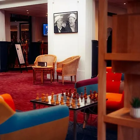 Grand De Courtoisville - Piscine & Spa, The Originals Relais Hotell
