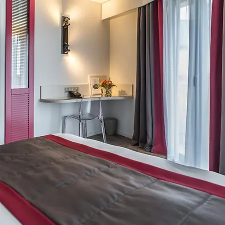 Grand De Courtoisville - Piscine & Spa, The Originals Relais Hotell
