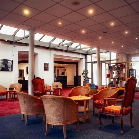 Grand De Courtoisville - Piscine & Spa, The Originals Relais Hotell
