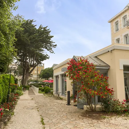 Grand De Courtoisville - Piscine & Spa, The Originals Relais 4*