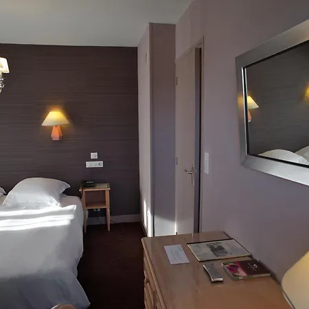 Hotell Grand De Courtoisville - Piscine & Spa, The Originals Relais 4*