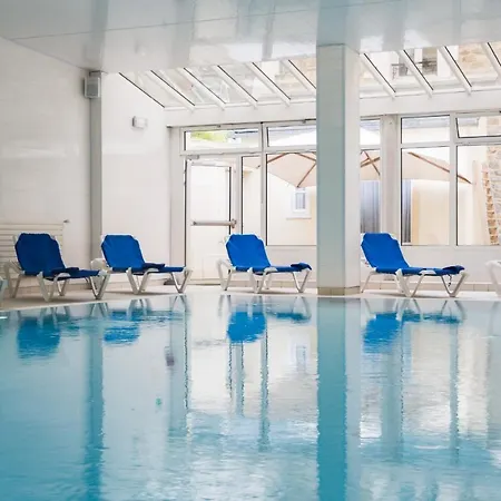 Hotell Grand De Courtoisville - Piscine & Spa, The Originals Relais 4*