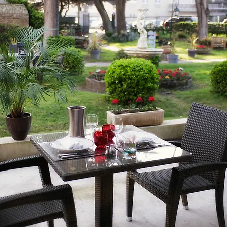 Grand De Courtoisville - Piscine & Spa, The Originals Relais 4*