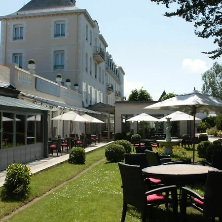 Grand De Courtoisville - Piscine & Spa, The Originals Relais