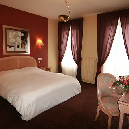 Grand De Courtoisville - Piscine & Spa, The Originals Relais Hotell