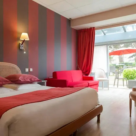 Grand De Courtoisville - Piscine & Spa, The Originals Relais Hotell
